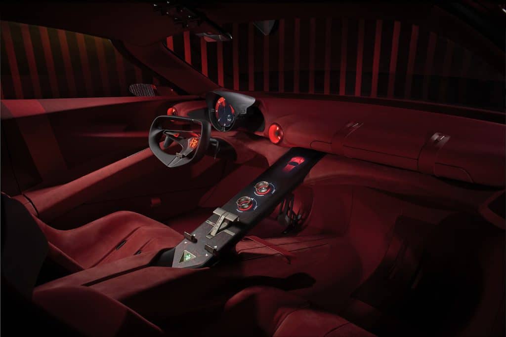 Habitacle rouge de l’Alfa Romeo Cuorerosso avec console centrale allongée