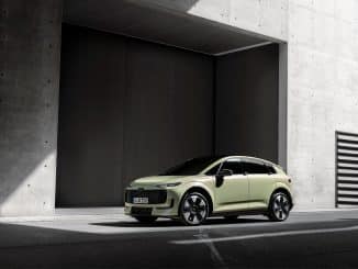 Audi A2 e-tron vert pâle de trois quarts avant