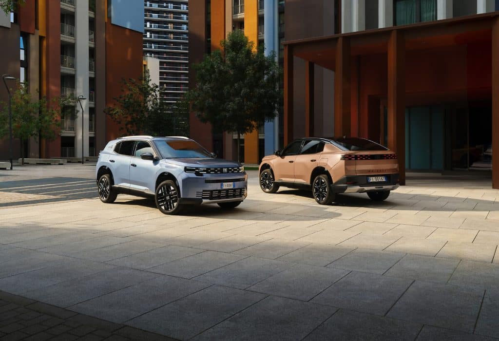 Fiat Grizzly et Grizzly Fastback garés côte à côte