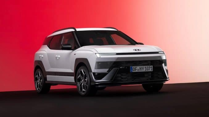 Hyundai Bayon Nouvelle Génération blanc à toit noir, vue de trois quarts avant