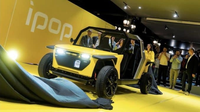 Dévoilement de l'ipop jaune devant le public