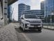 Iveco eJolly gris vu de face dans une rue