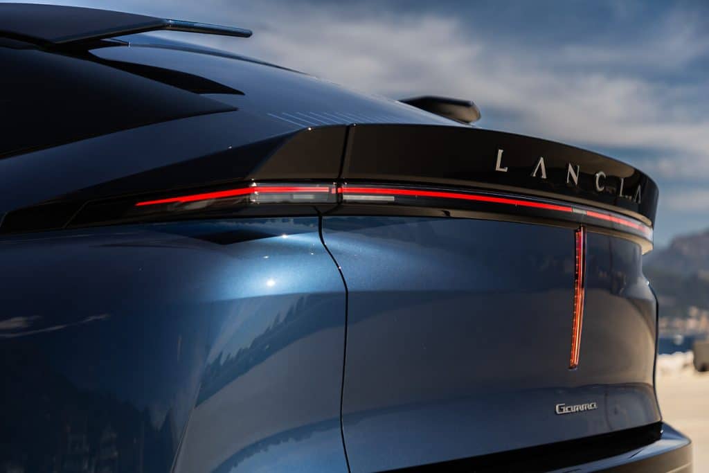 Lancia Gamma sur une route côtière