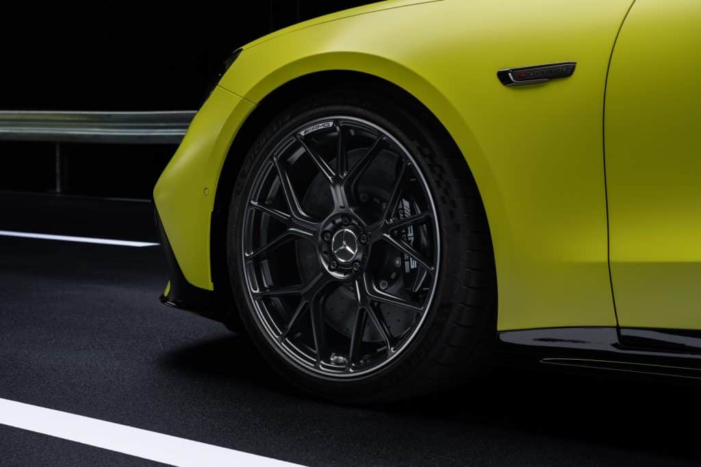 Roue avant et aile de la Mercedes-AMG GT Coupé 4 portes électrique