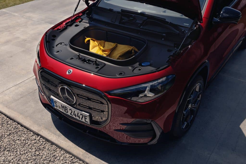 Coffre avant ouvert de la nouvelle Mercedes-Benz GLA électrique