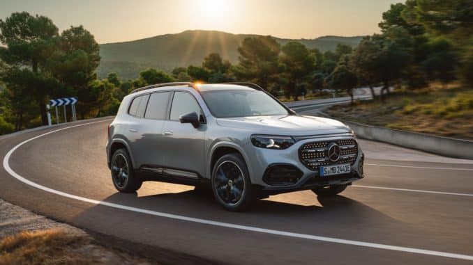 Le nouveau Mercedes GLB électrique vu de trois quarts avant