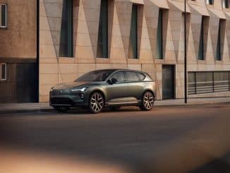 Le Volvo EX60 électrique vu de trois quarts avant